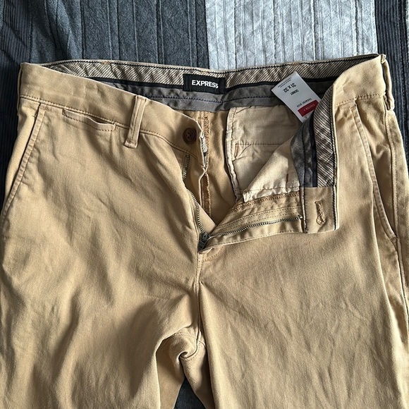 Men’s express khaki pants, 31x32 stretch fit - Picture 1 of 2